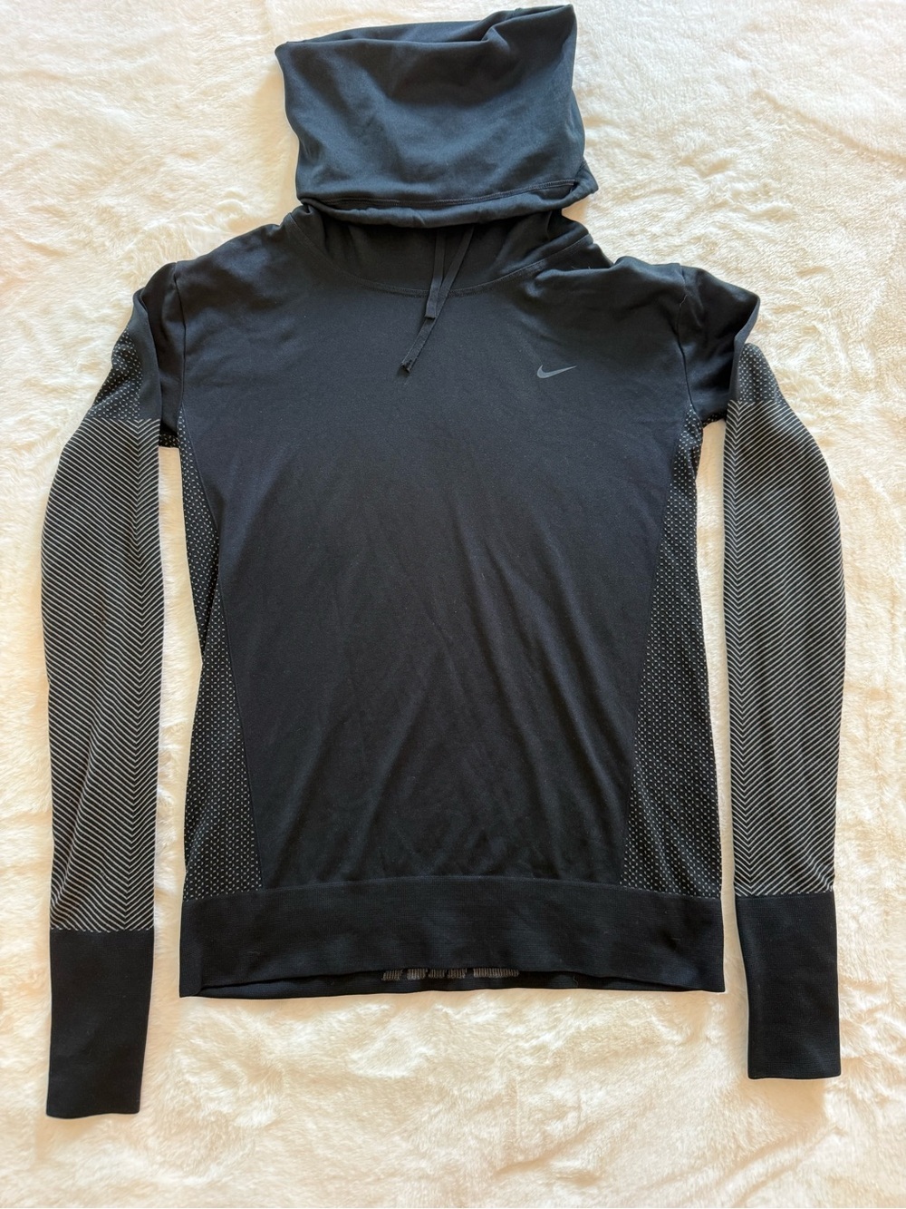 Nike Black Women’s  Slim Performance Hoodie with Patterned Sleeves